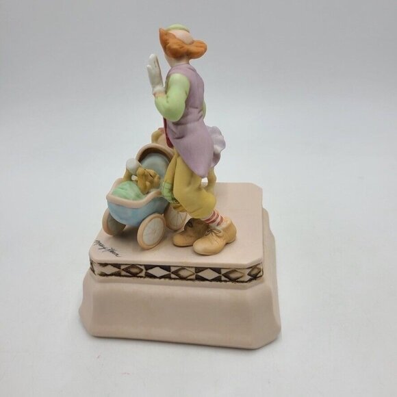 Vintage Willits Mary Kern Clown Music Box Dog Baby Carriage 3881 Statue - Picture 6 of 7